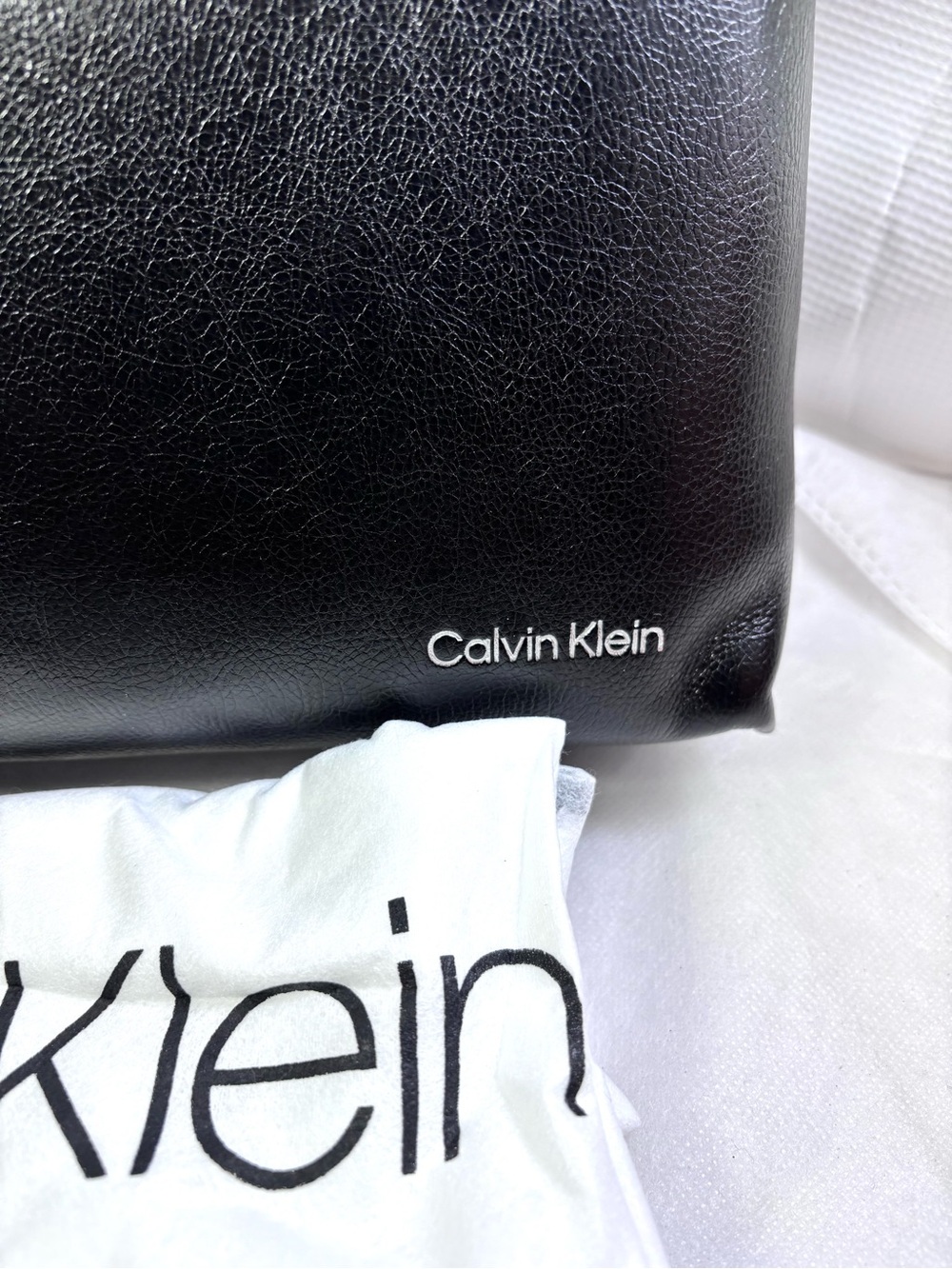 Calvin Klein Women’s Max Top Zip Hobo Sholder Bag. Black/Silver. - Picture 9 of 16